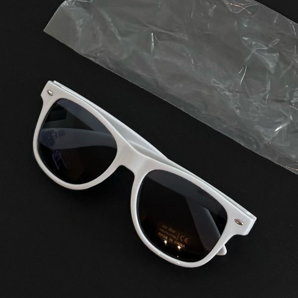 Sun Cruiser Adult Beverages Souvenir White Sunglasses Standard Average Size - Picture 9 of 10